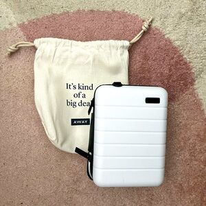 Away travel mini in white